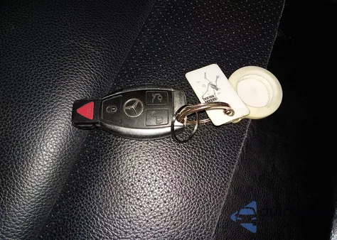 2016 Mercedes-Benz E 350 z USA, uszkodzony, nr VIN WDDHF5KB4GB203491